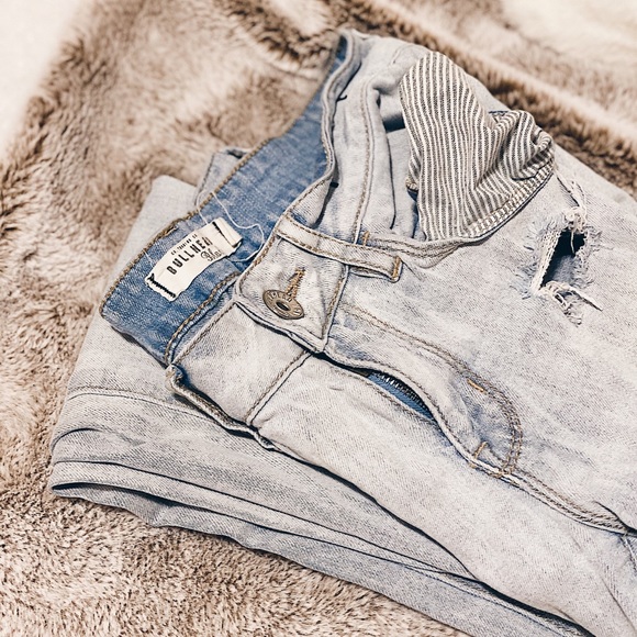 Pacsun Light Wash Ripped Jeans - Picture 3 of 3